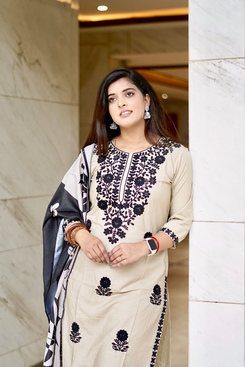 Ivory Noir Embroidered Kurta Set with Dupatta - Image 3
